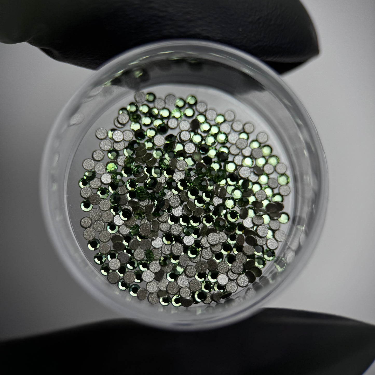 SWAROVSKI® 2000 round crystals - Peridot - SS3