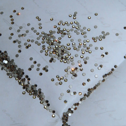 Cristales SWAROVSKI® 2000 redondos - Crystal Golden Shadow - SS3