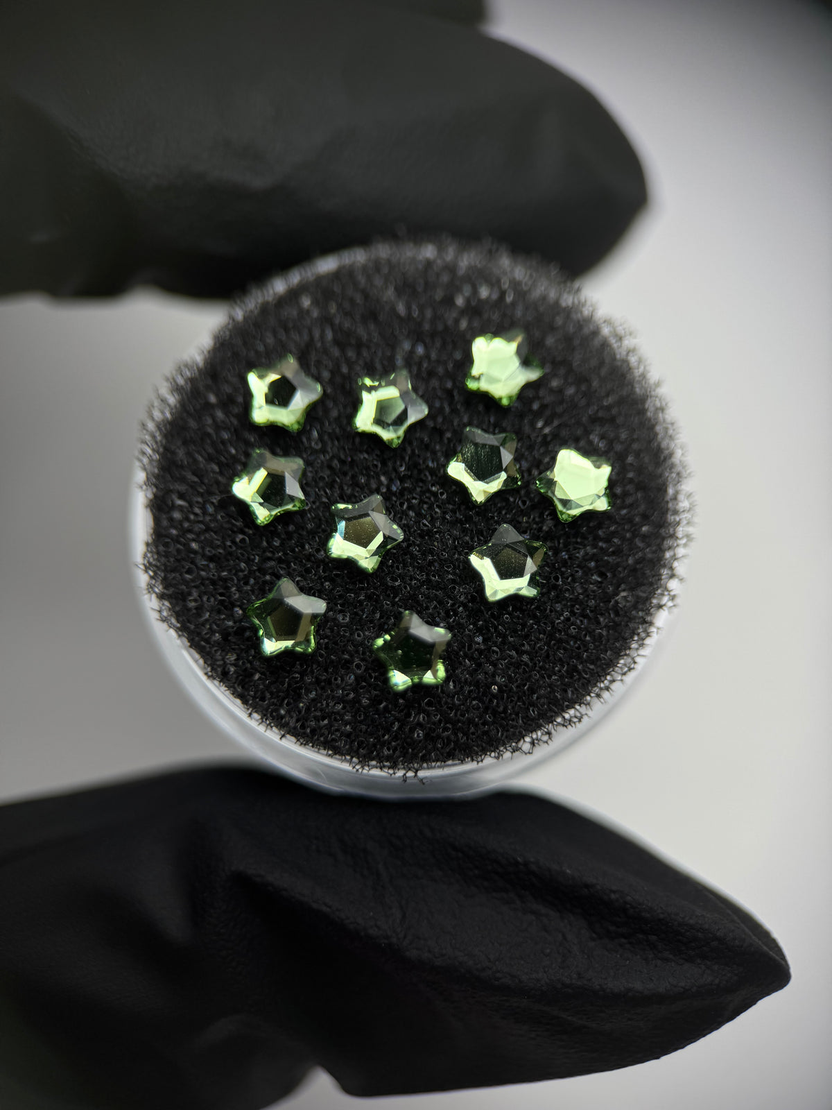 Pack 10 SWAROVSKI® Star Flower Tooth Gems - Peridot