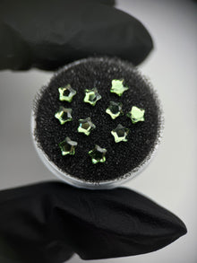 Pack 10 SWAROVSKI® Star Flower Tooth Gems - Peridot
