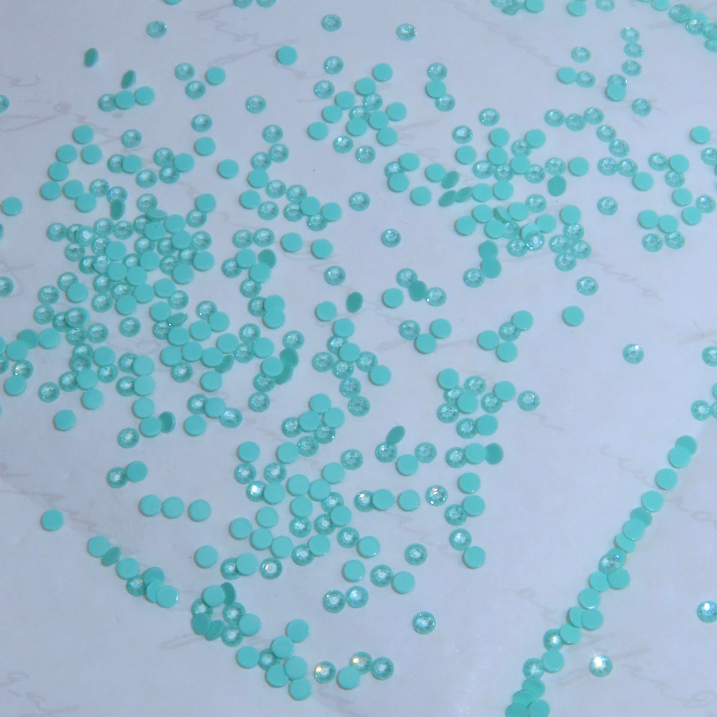 SWAROVSKI® 2058 round crystals - Crystal Soft Mint Ignite