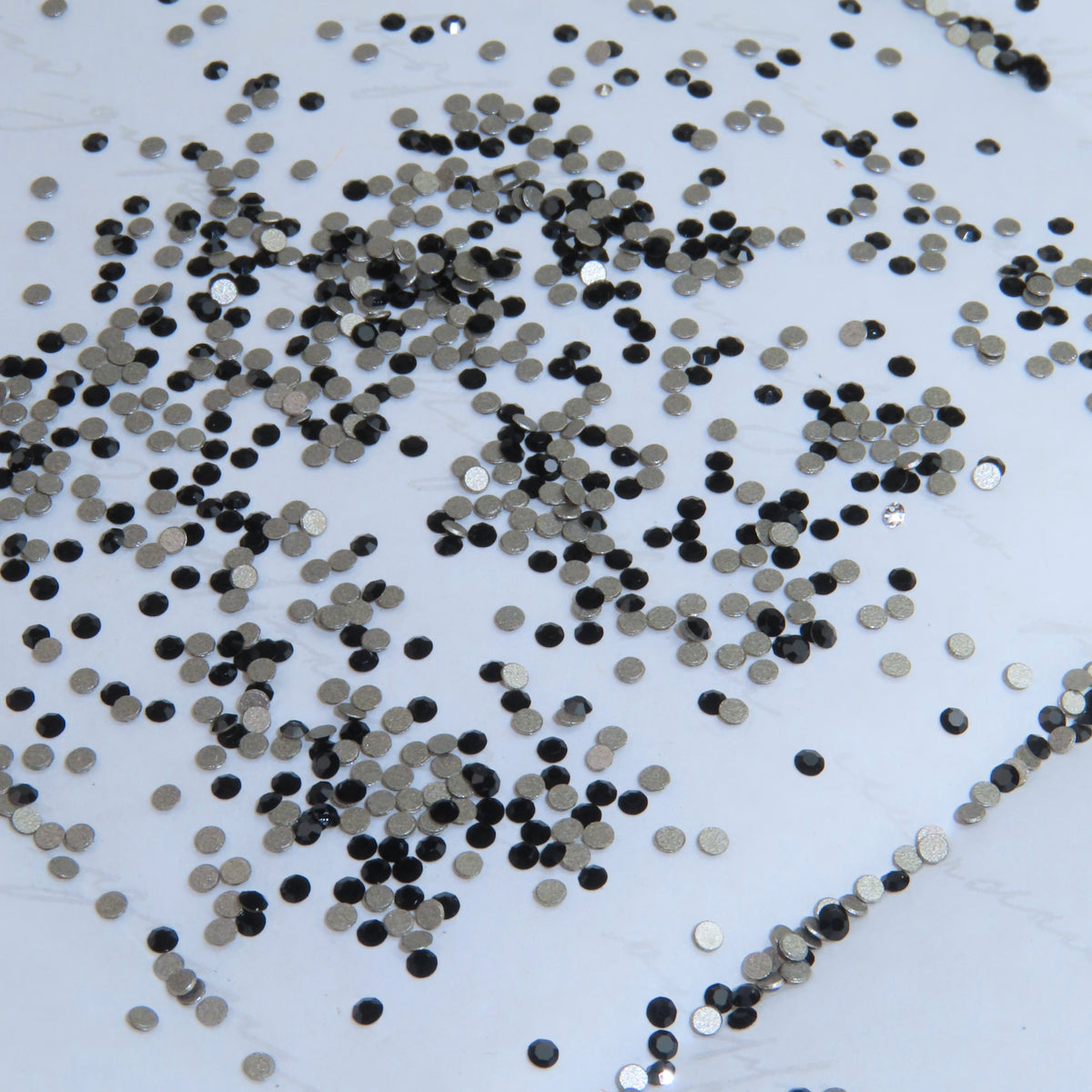 SWAROVSKI® 2000 runde Kristalle - Jet - SS3