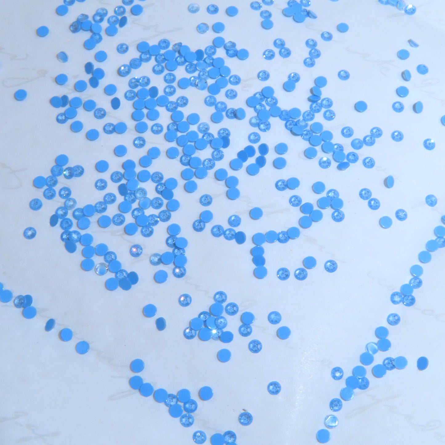 Cristales SWAROVSKI® 2058 redondos - Crystal Sky Ignite