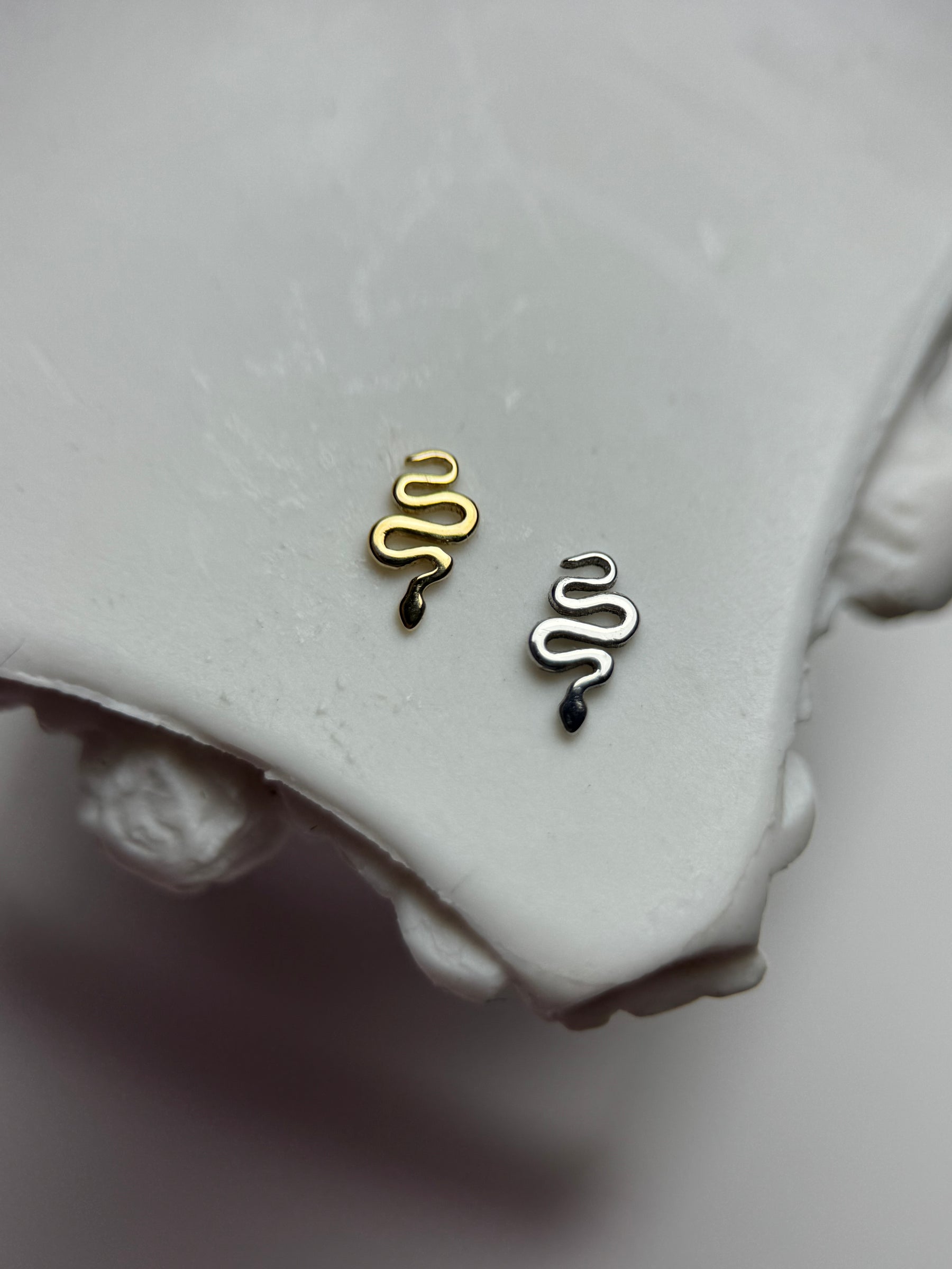 18k gold Snake piece