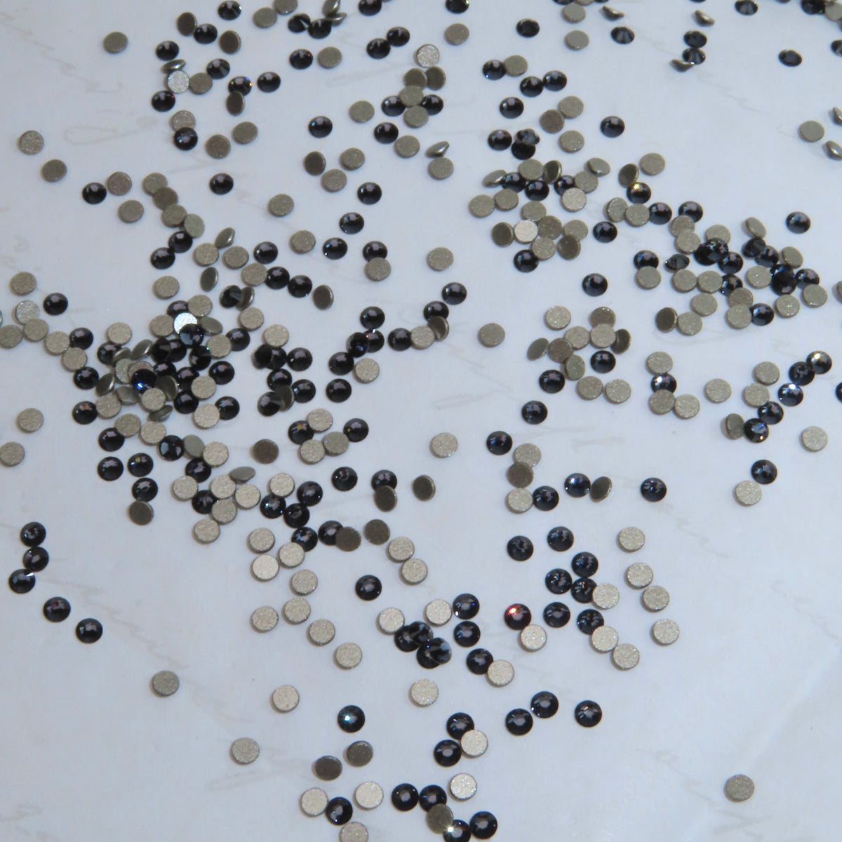 SWAROVSKI® 2058 round crystals - Graphite