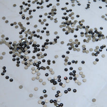 SWAROVSKI® 2058 round crystals - Graphite