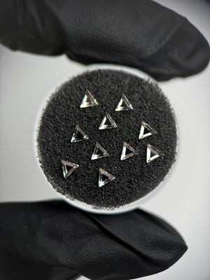 Pack of 10 SWAROVSKI® triangles - Crystal