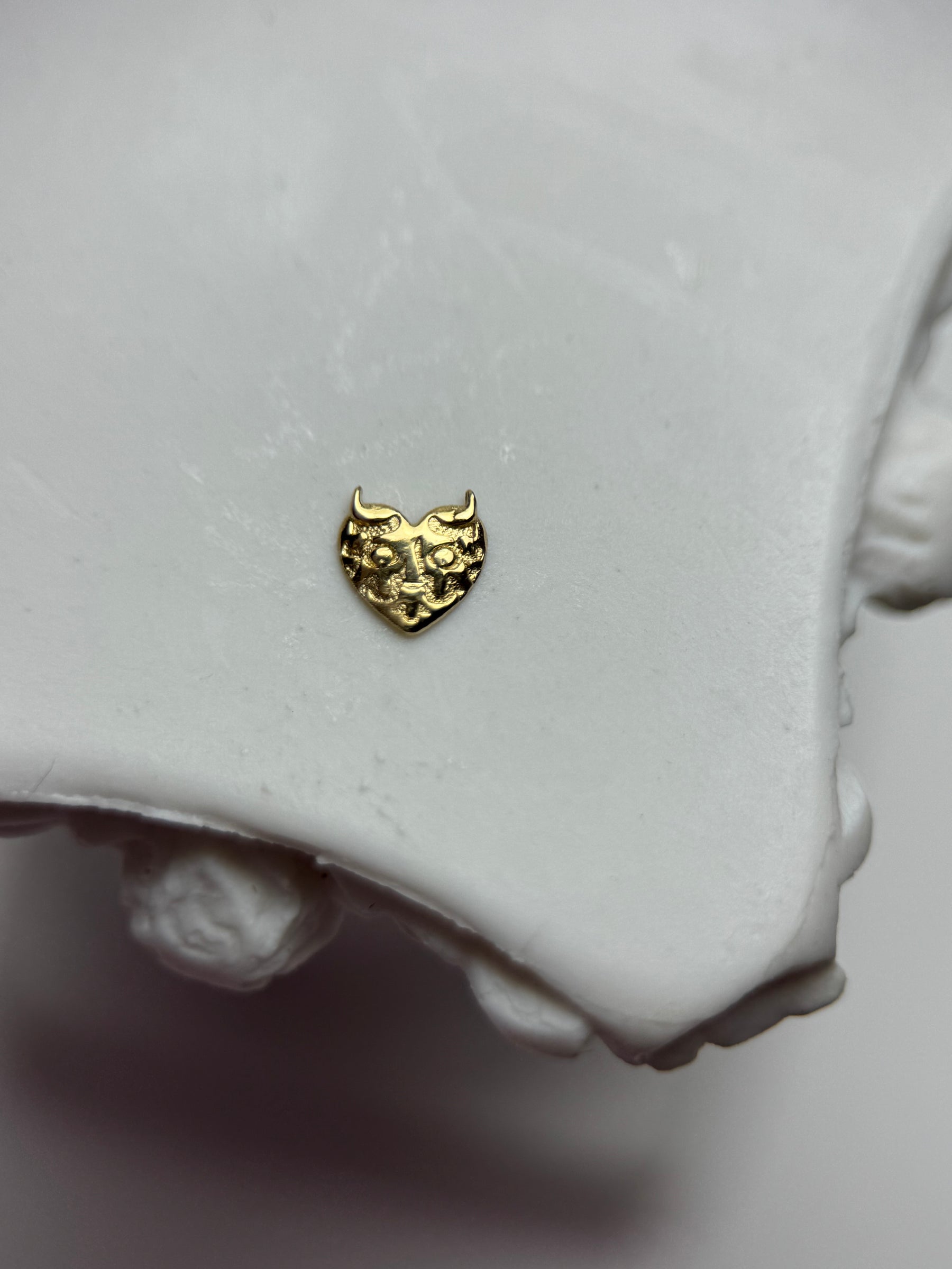 18k gold piece Heart mask