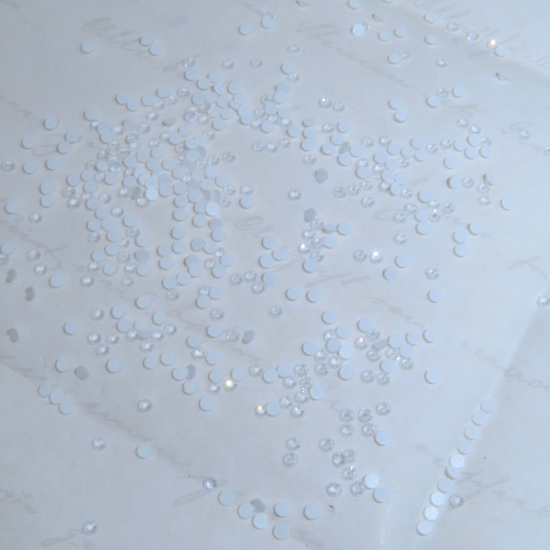 SWAROVSKI® 2058 round crystals - Electr. White Ignite
