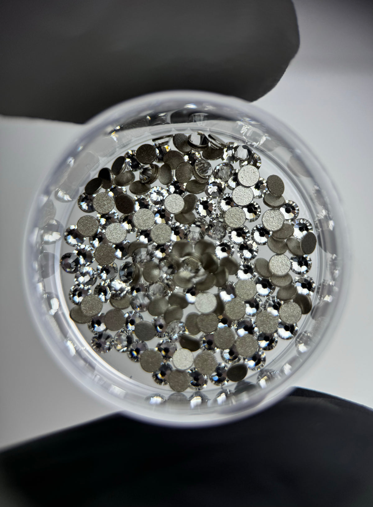 SWAROVSKI® 2058 Runde Zahnsteine ​​- Kristall