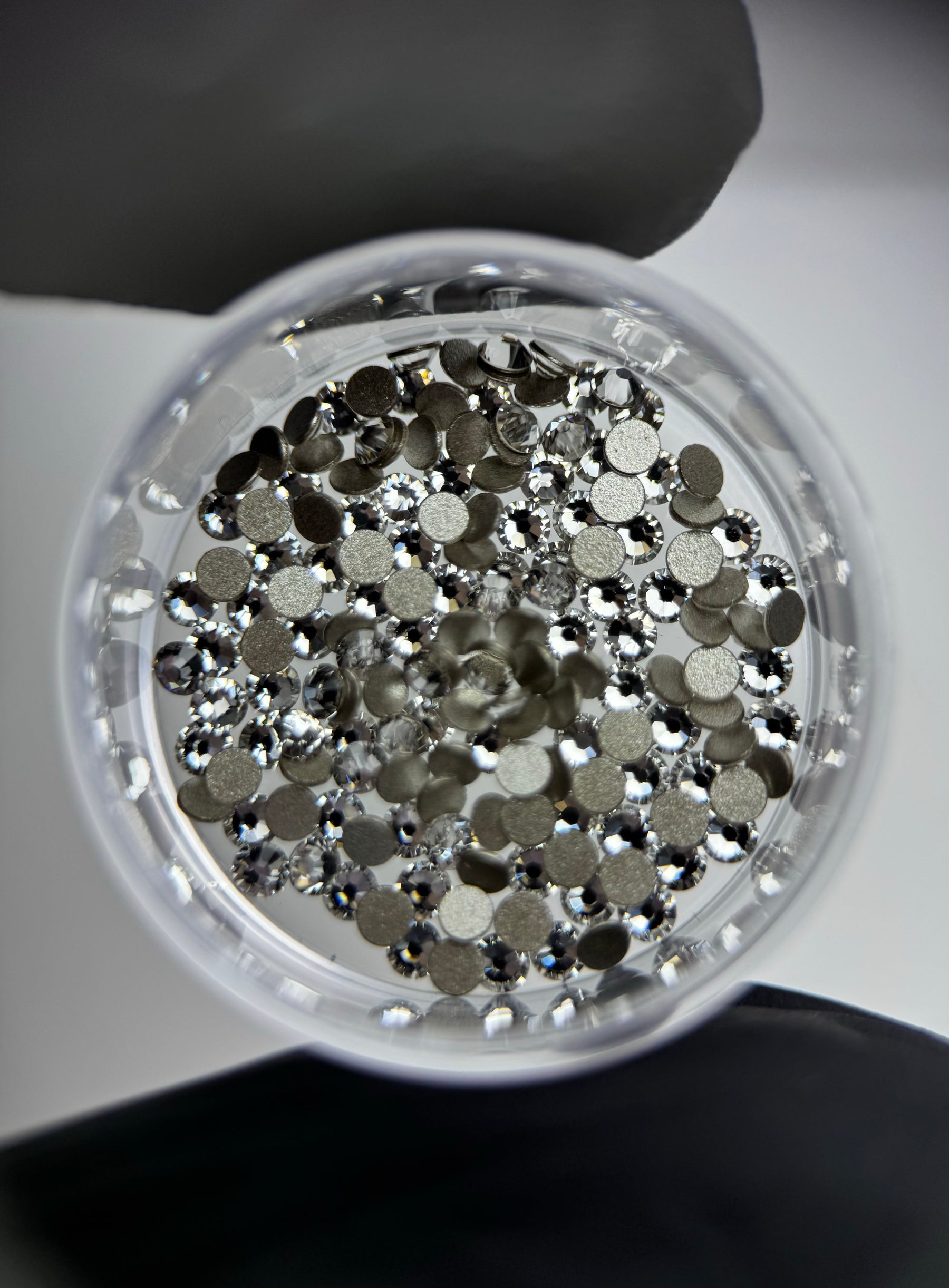 SWAROVSKI® 2058 round crystals - Crystal - 100 pieces