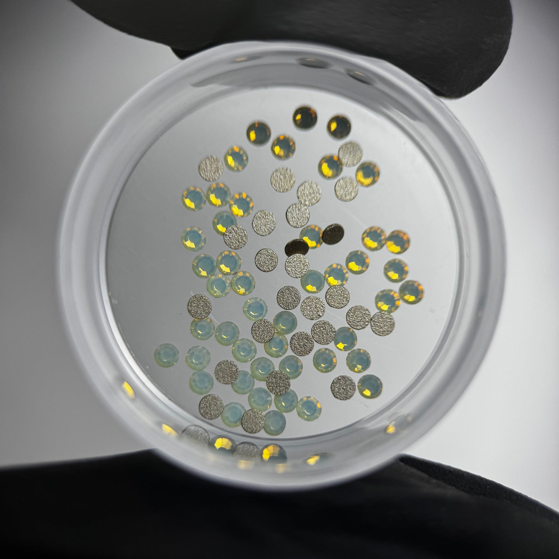 PRECIOSA® Runde Zahnsteine ​​- Chrysolite Opal