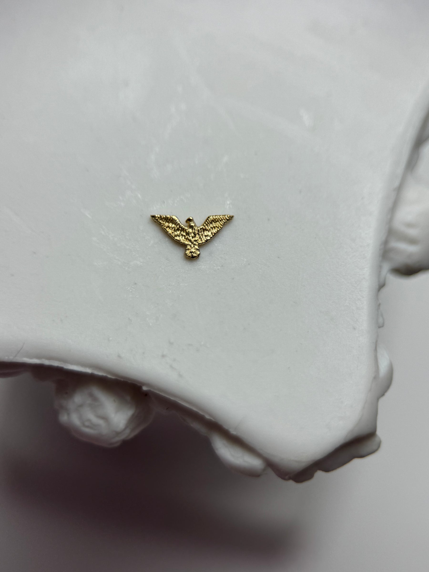 18k gold piece Isis