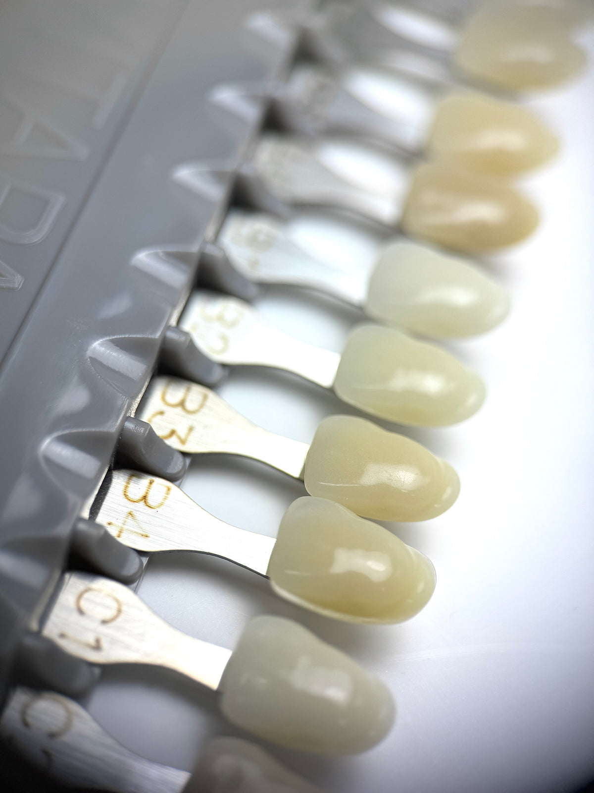 Online training in cosmetic teeth whitening