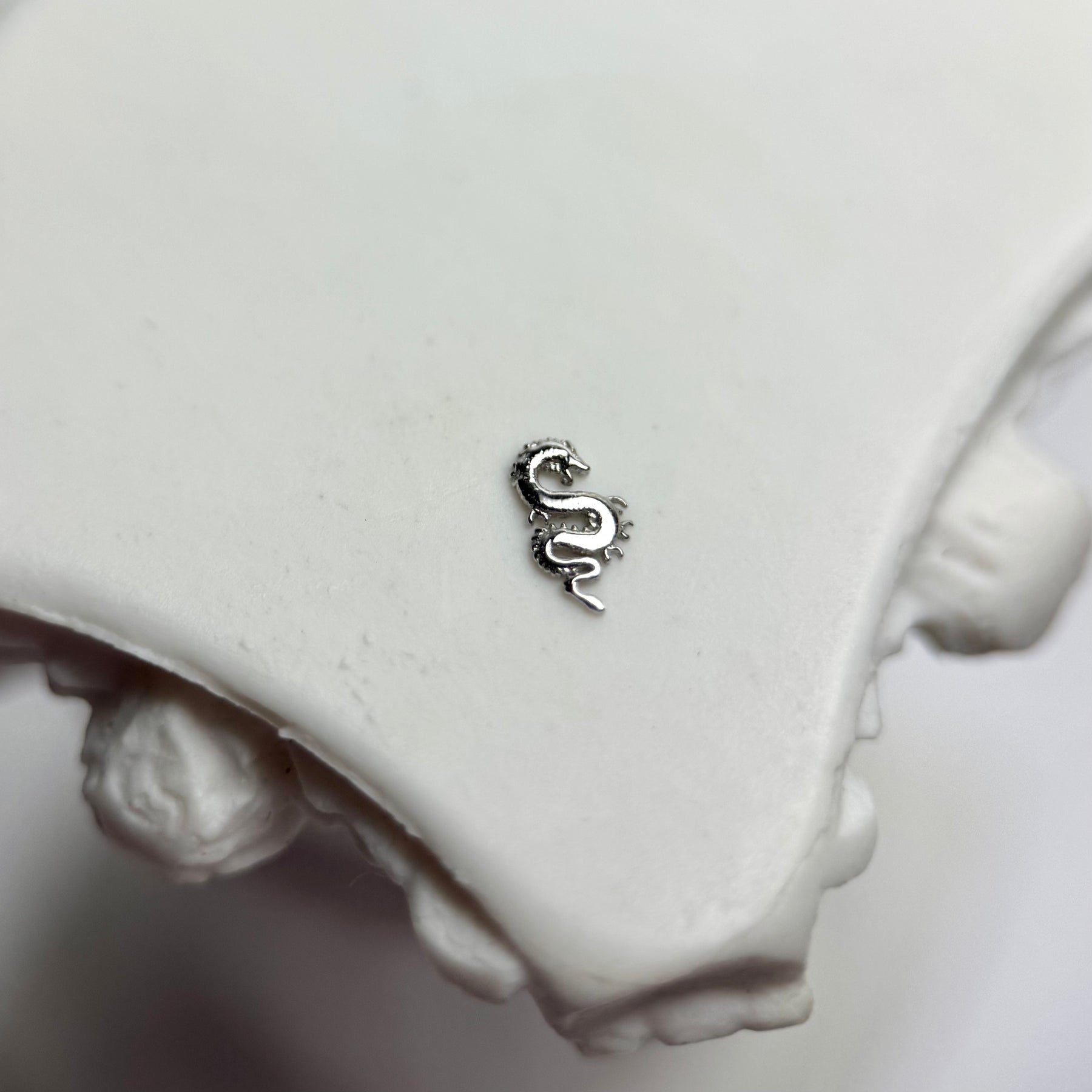 Pieza de oro 14k Dragon