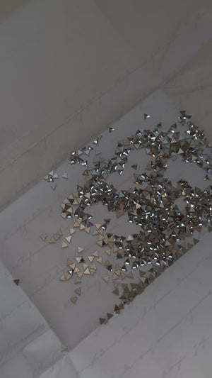 Pack of 10 SWAROVSKI® triangles - Crystal